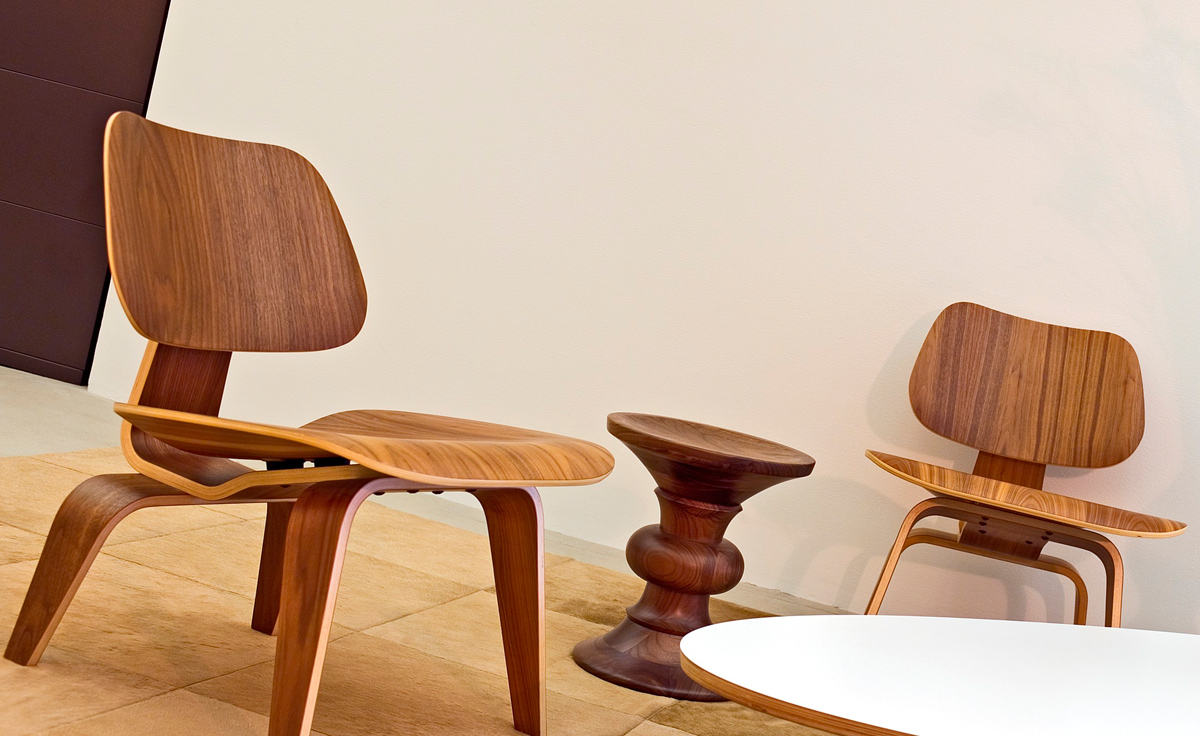 eames&reg; molded plywood lounge chair lcw