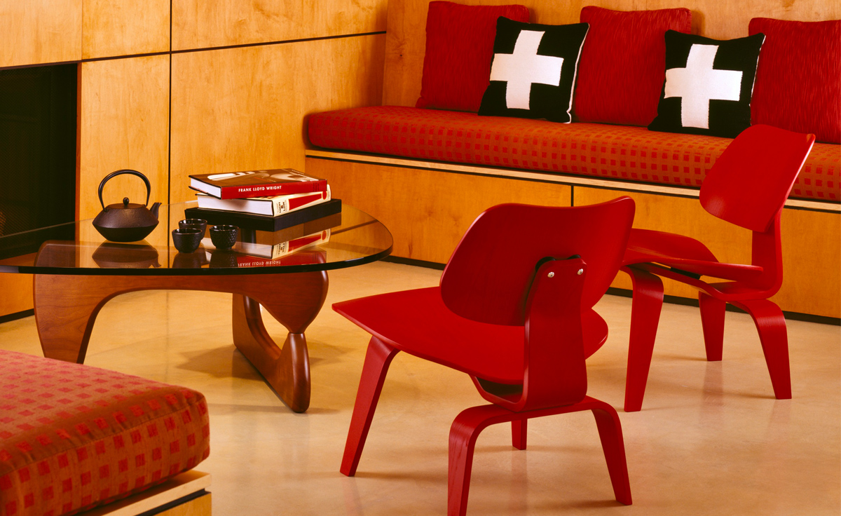 eames&reg; molded plywood lounge chair lcw