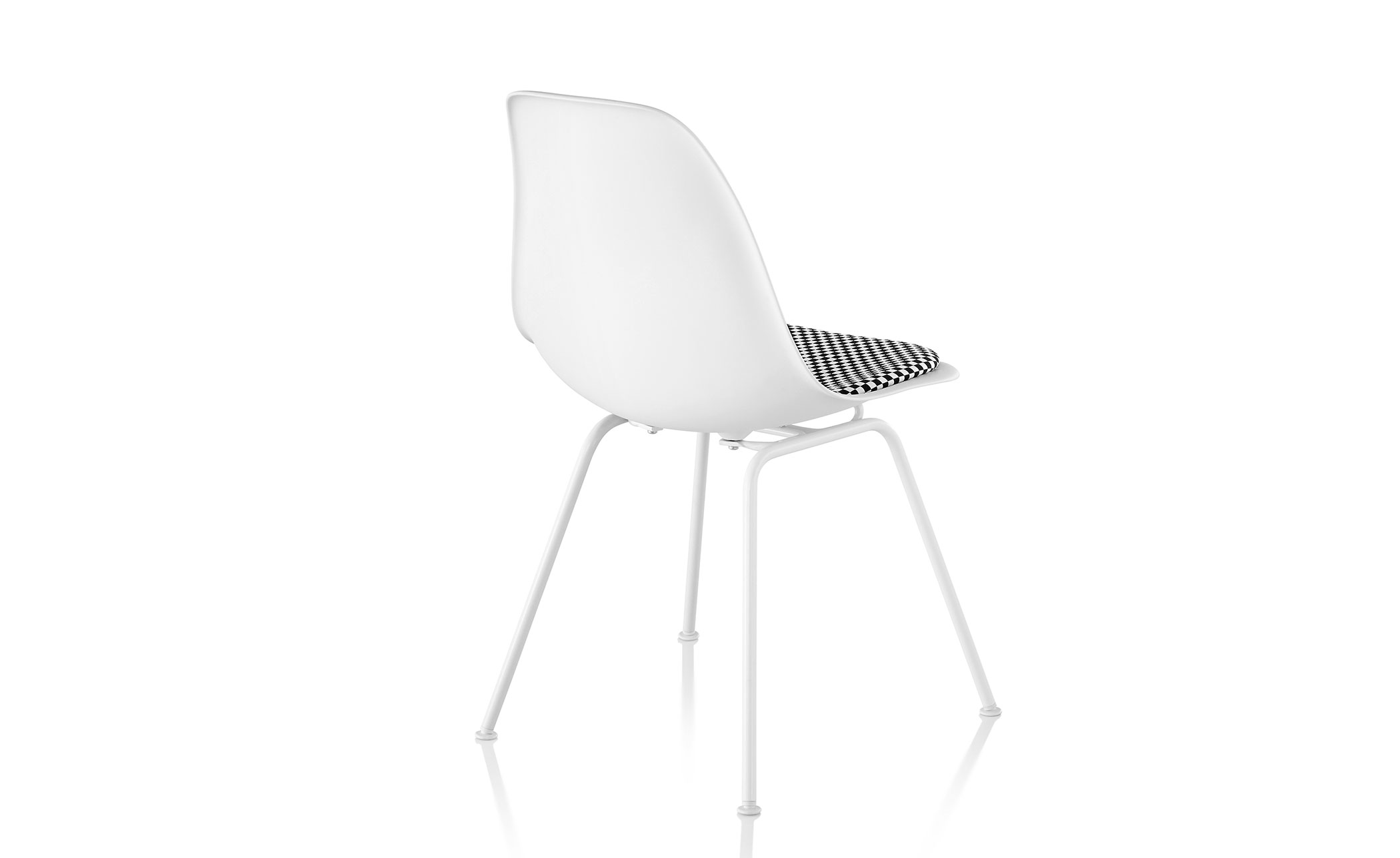 eames&reg; 4 leg base side chair with seat pad