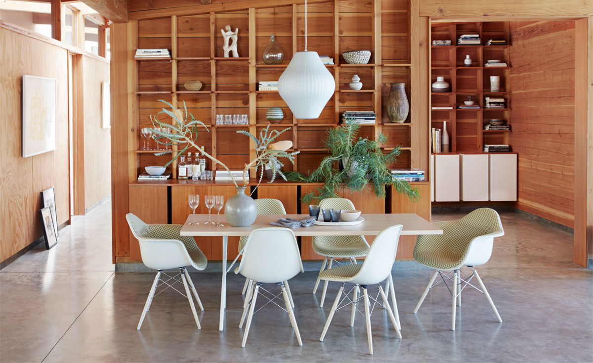 eames&reg; upholstered side chair with dowel base