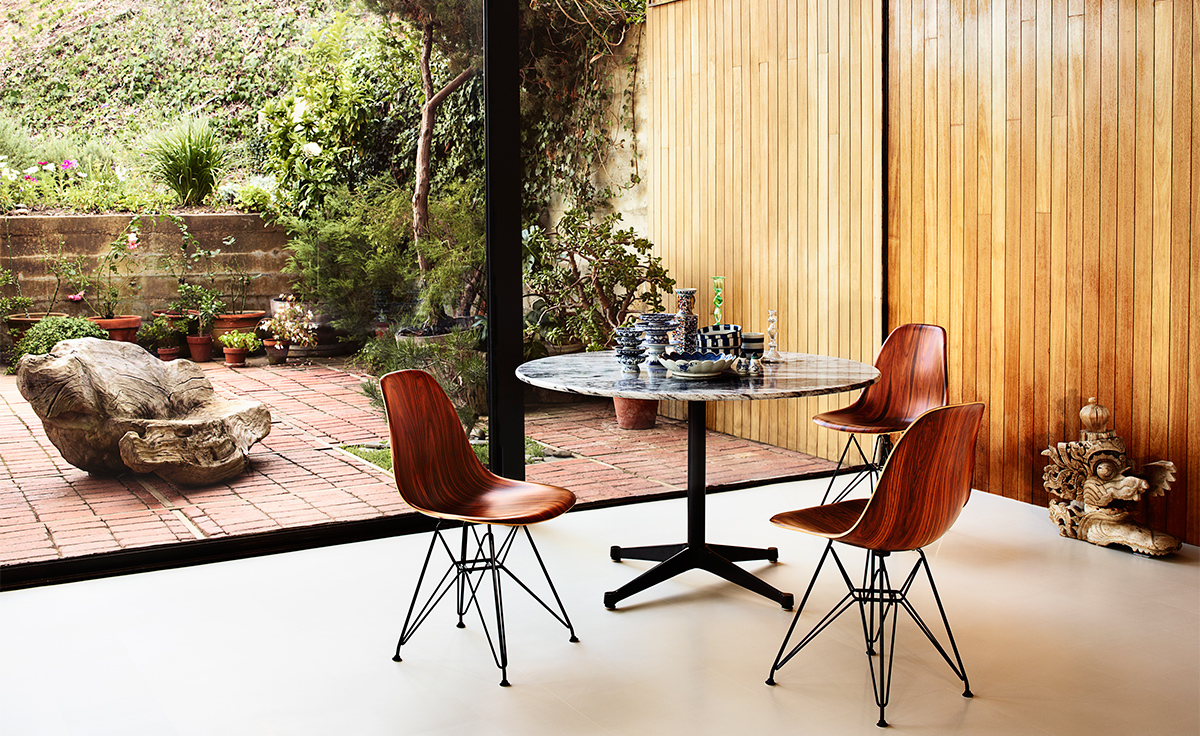 eames&reg; molded wood side chair with wire base