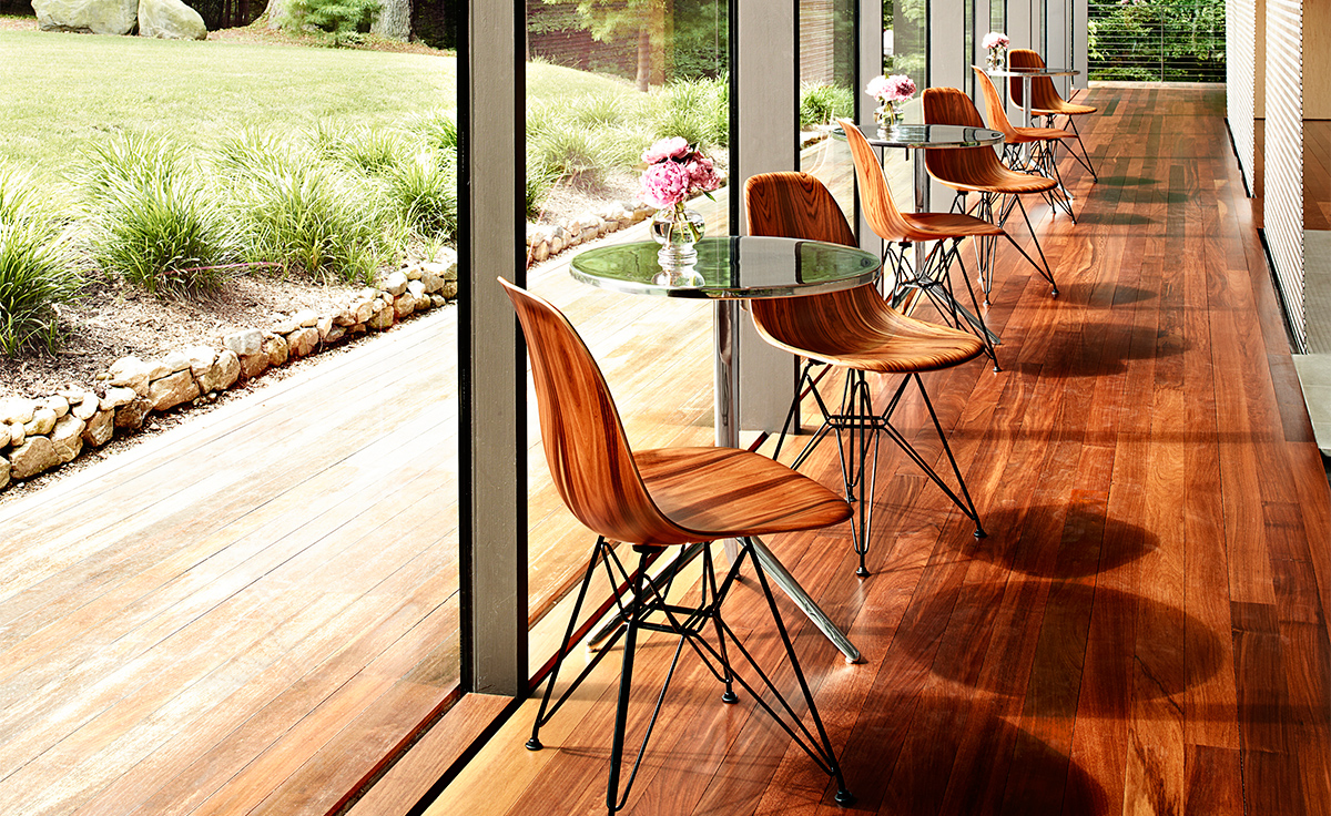 eames&reg; molded wood side chair with wire base