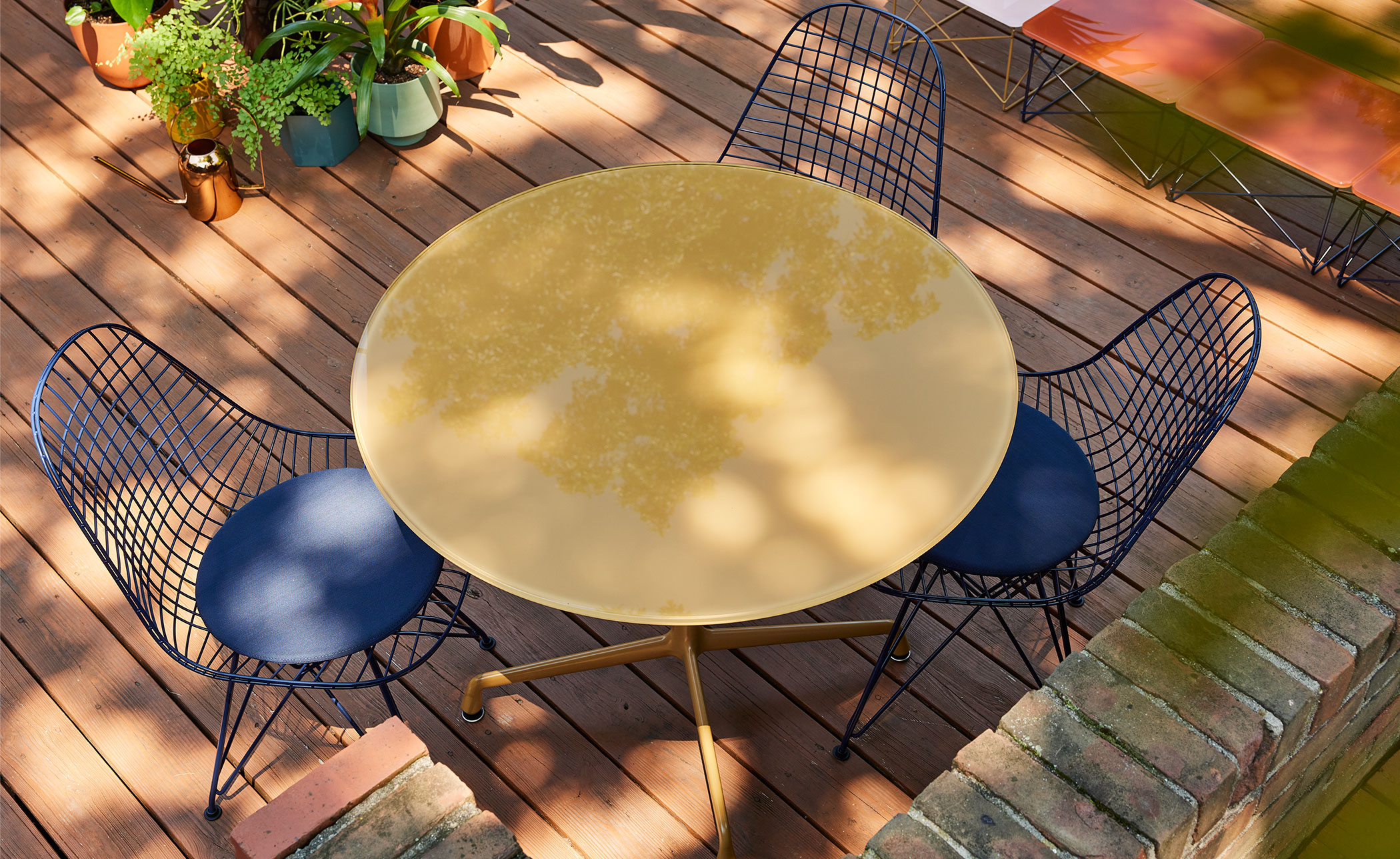eames round dining table, herman miller x hay