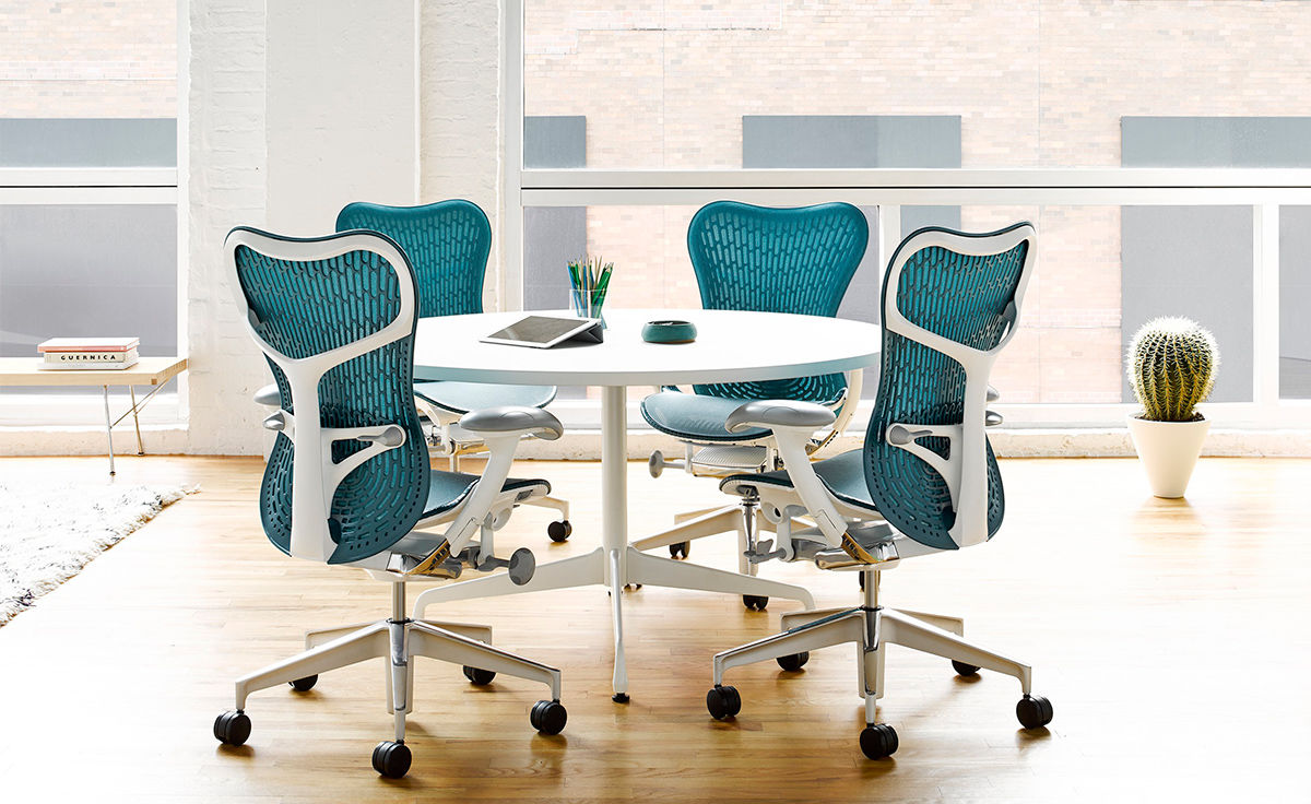 eames&reg; round table