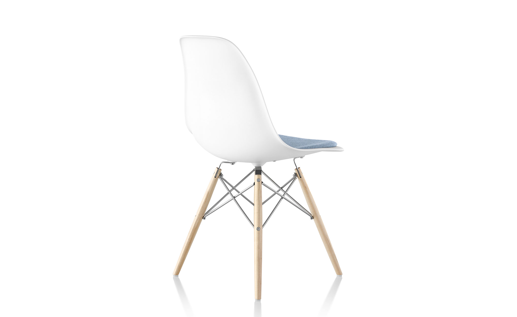 eames&reg; dowel base side chair with seat pad