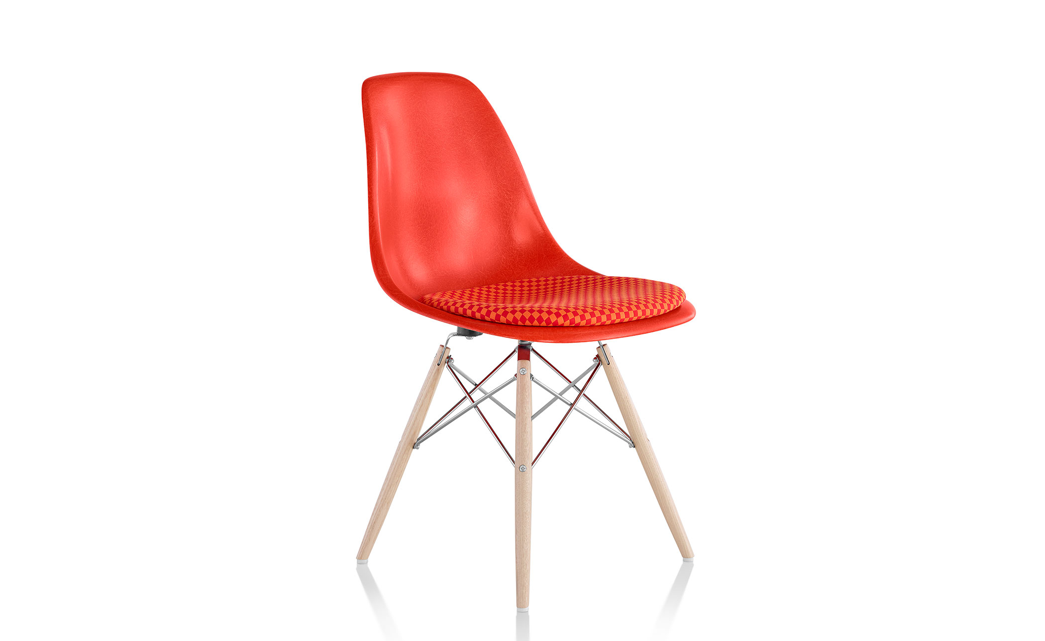 eames&reg; dowel base side chair with seat pad