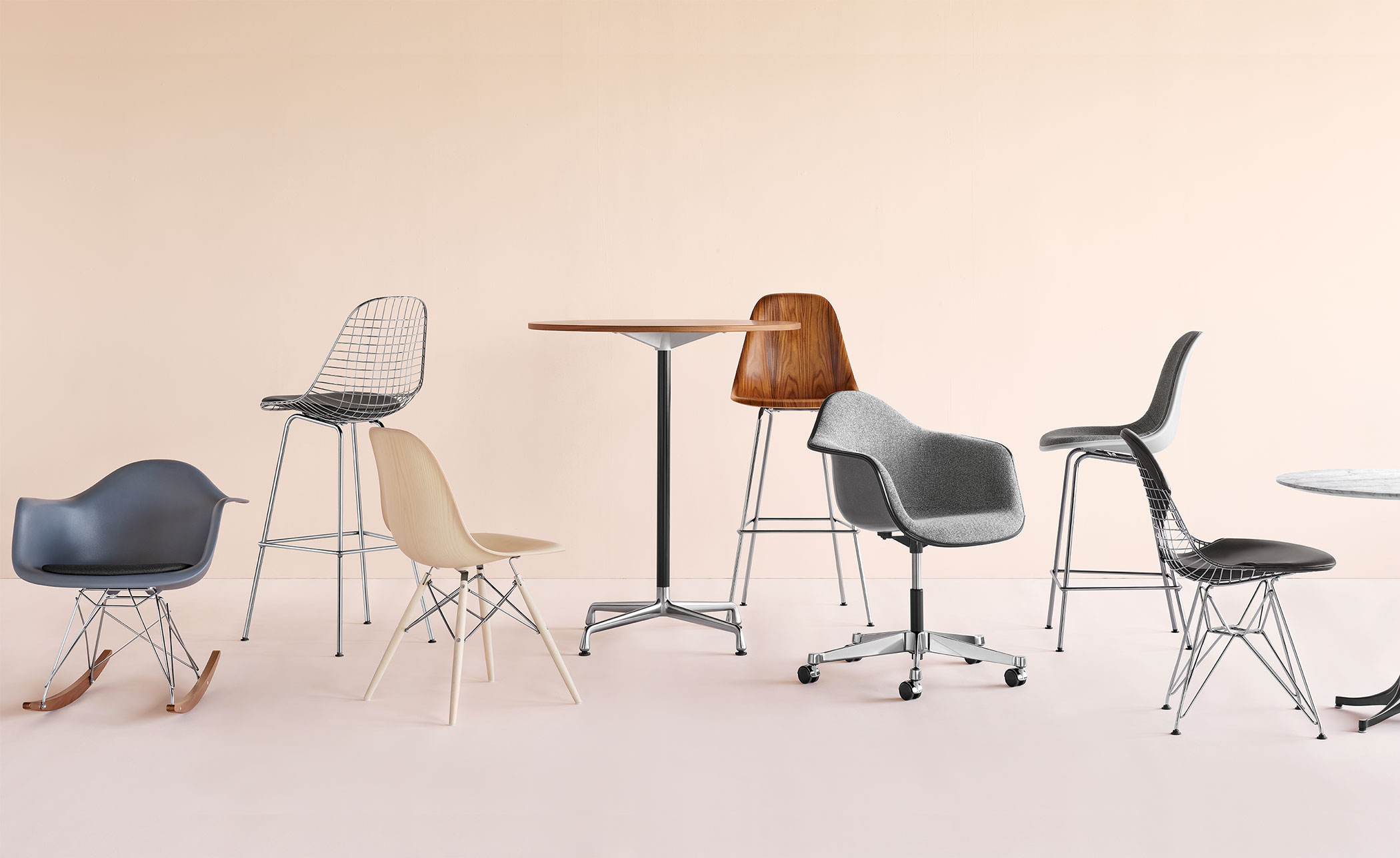 eames&reg; dowel base side chair with seat pad