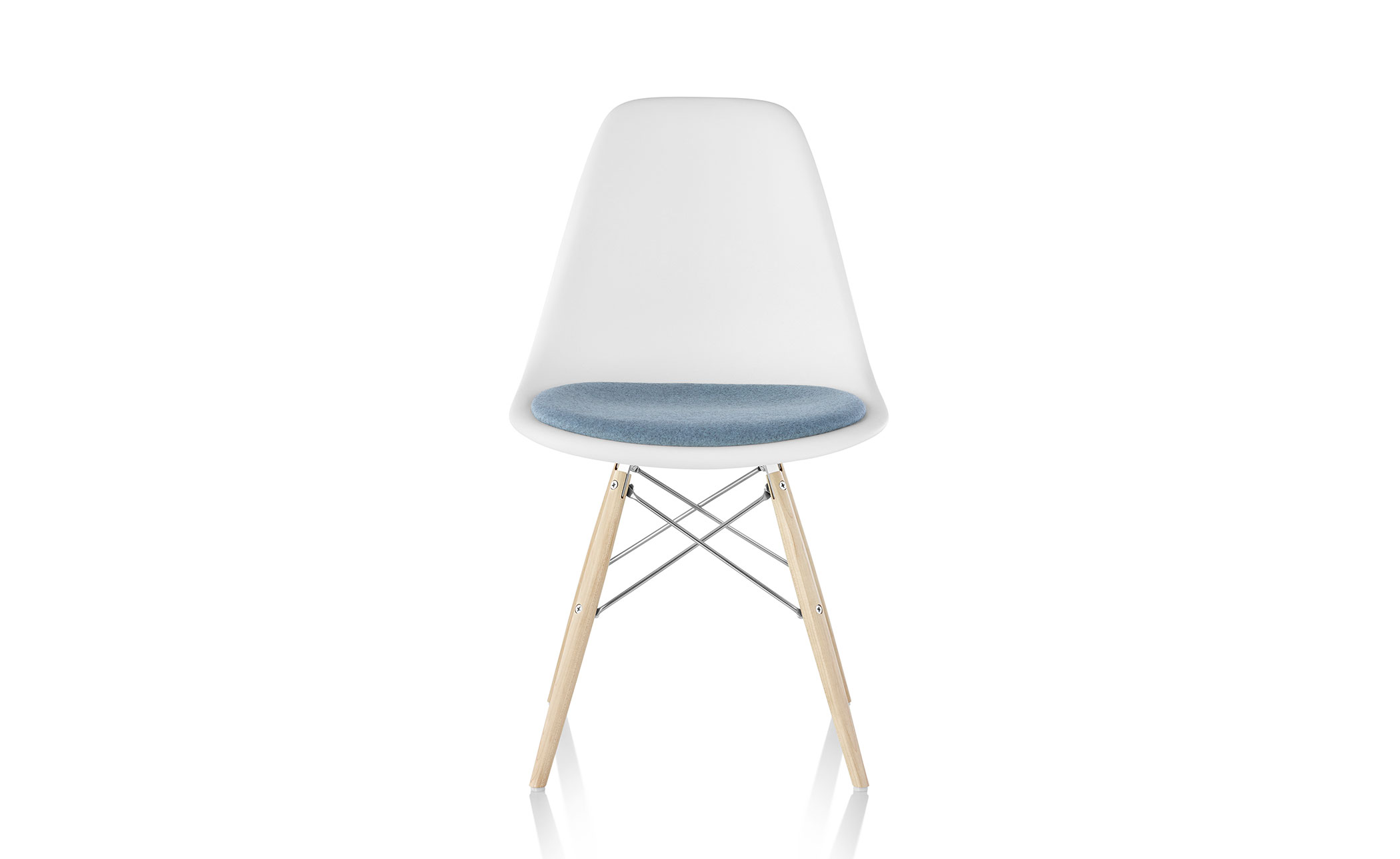 eames&reg; dowel base side chair with seat pad