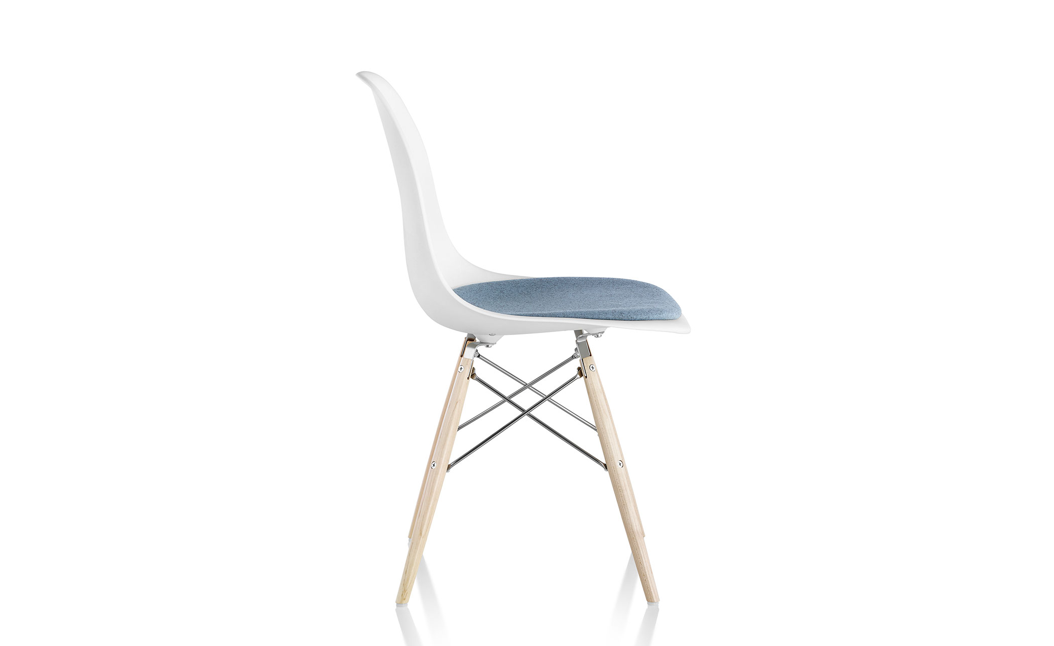 eames&reg; dowel base side chair with seat pad