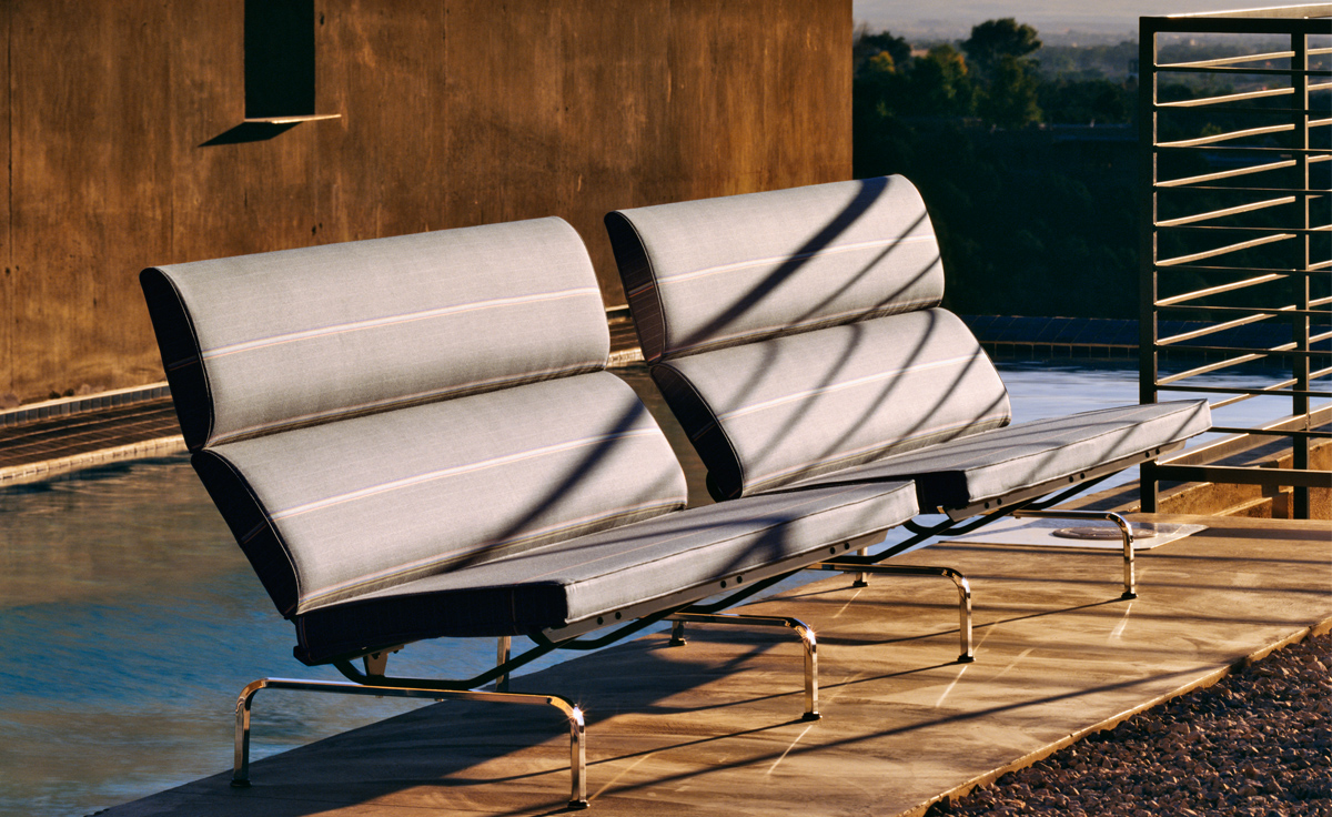 eames&reg; sofa compact