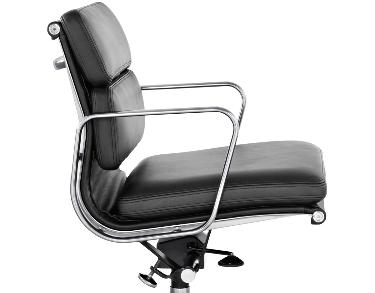 eames&reg; soft pad group management chair