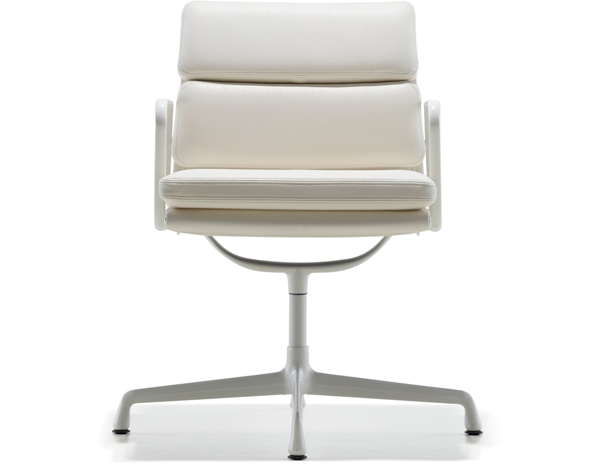 eames&reg; soft pad group side chair