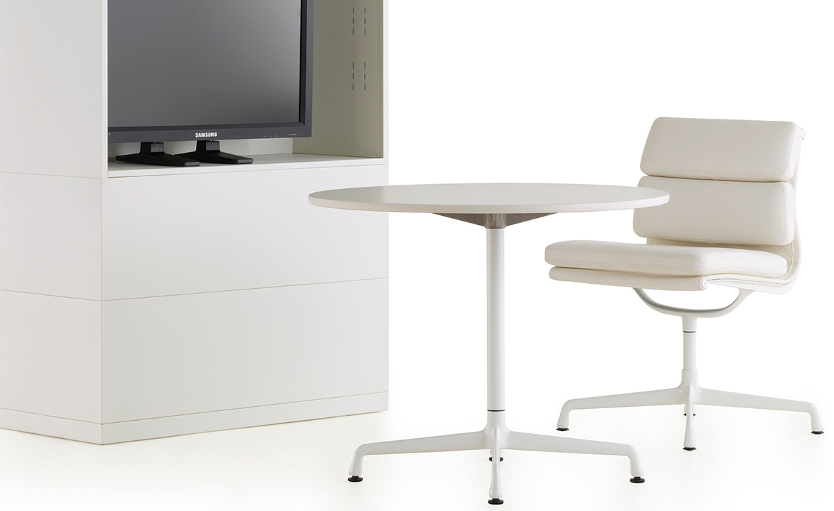 eames&reg; soft pad group side chair