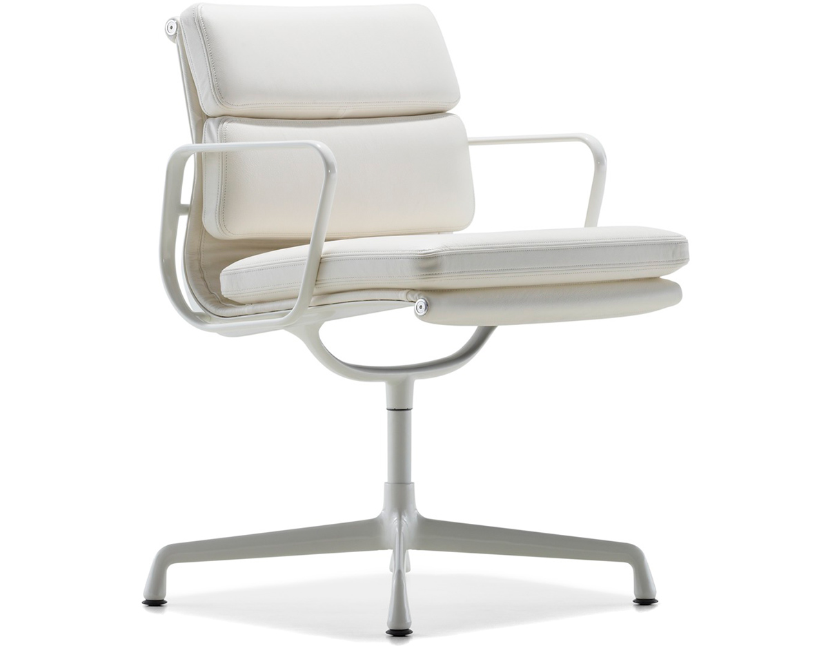 eames&reg; soft pad group side chair