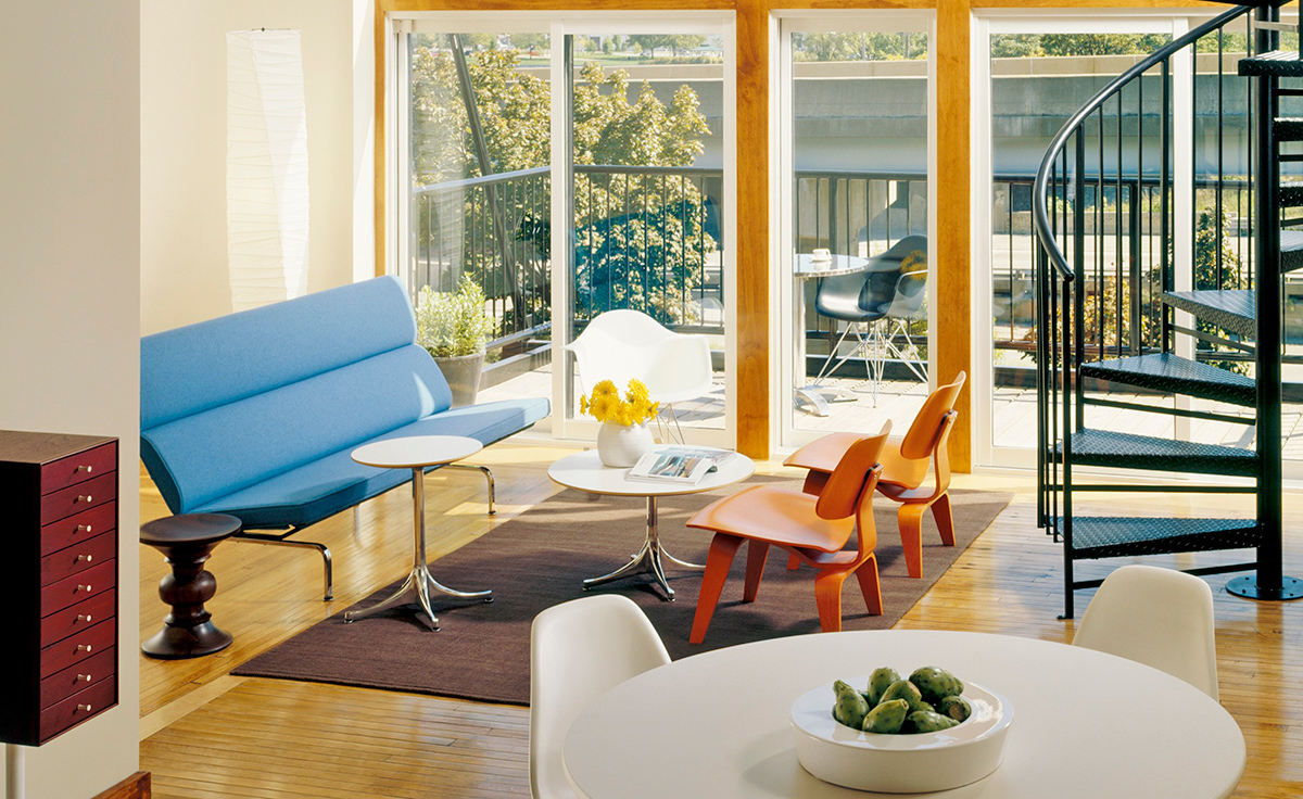 eames® walnut stool