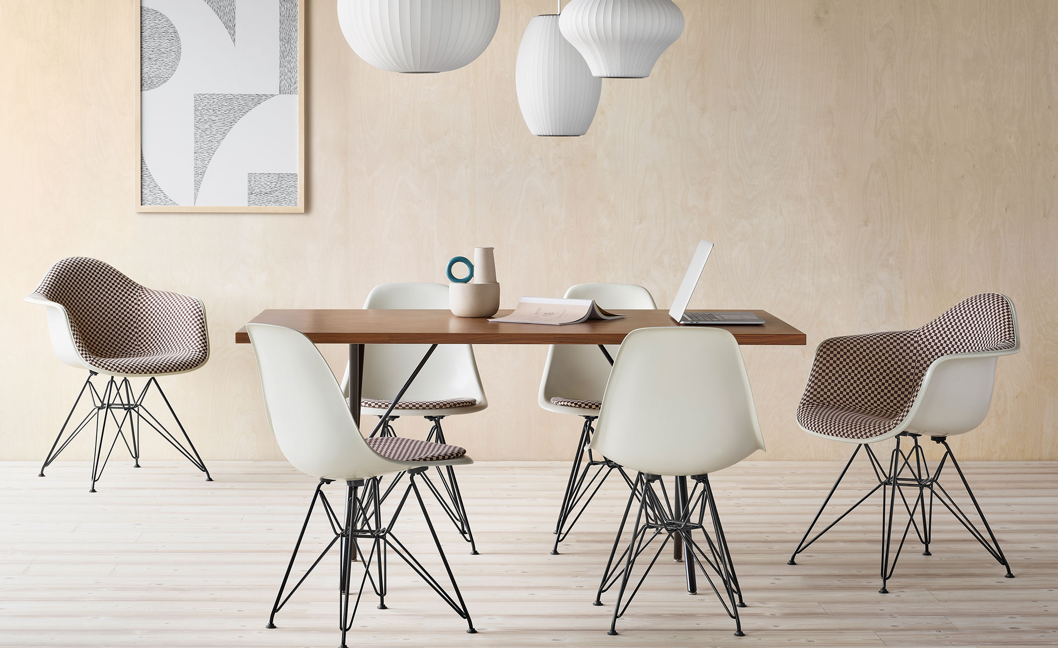 eames® wire base side chair with seat pad