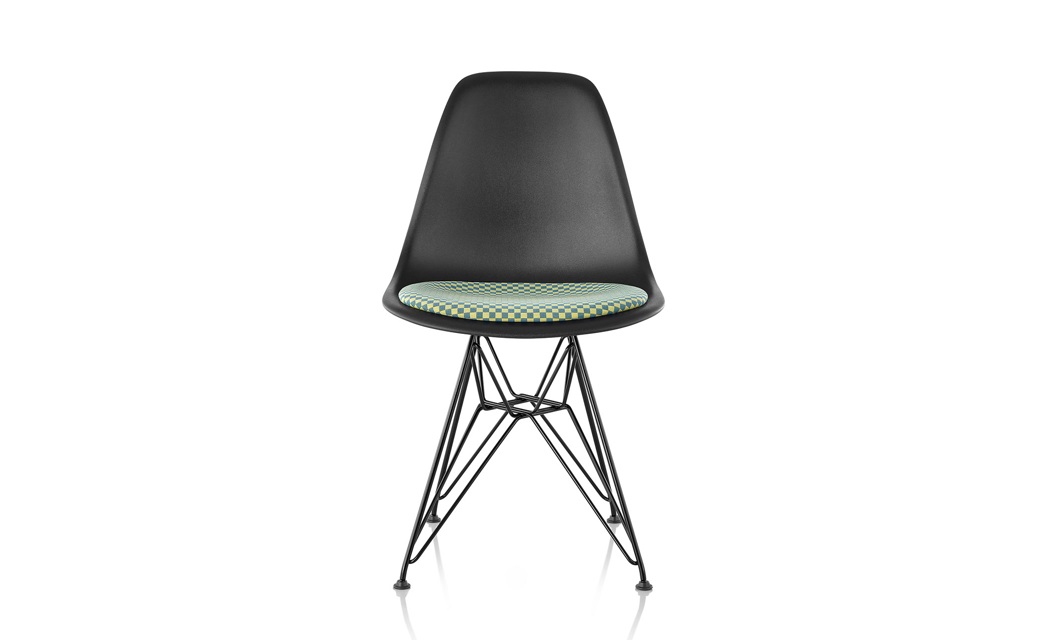 eames&reg; wire base side chair with seat pad