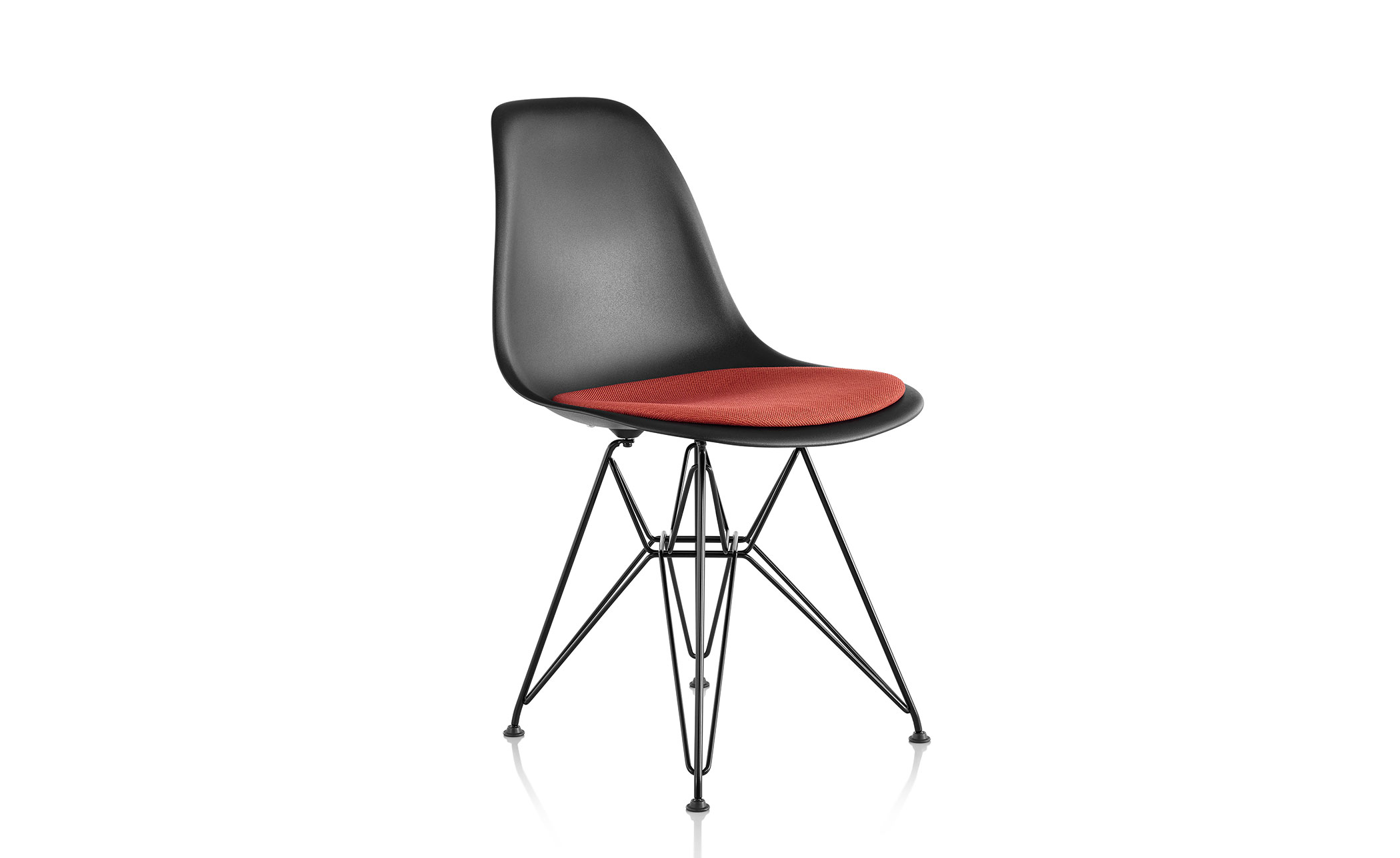 eames&reg; wire base side chair with seat pad