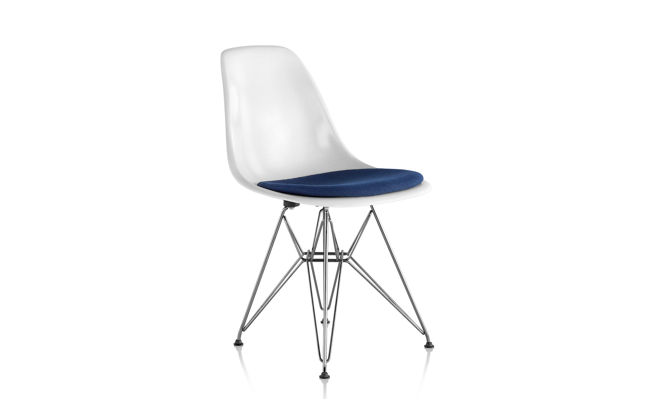 eames&reg; wire base side chair with seat pad