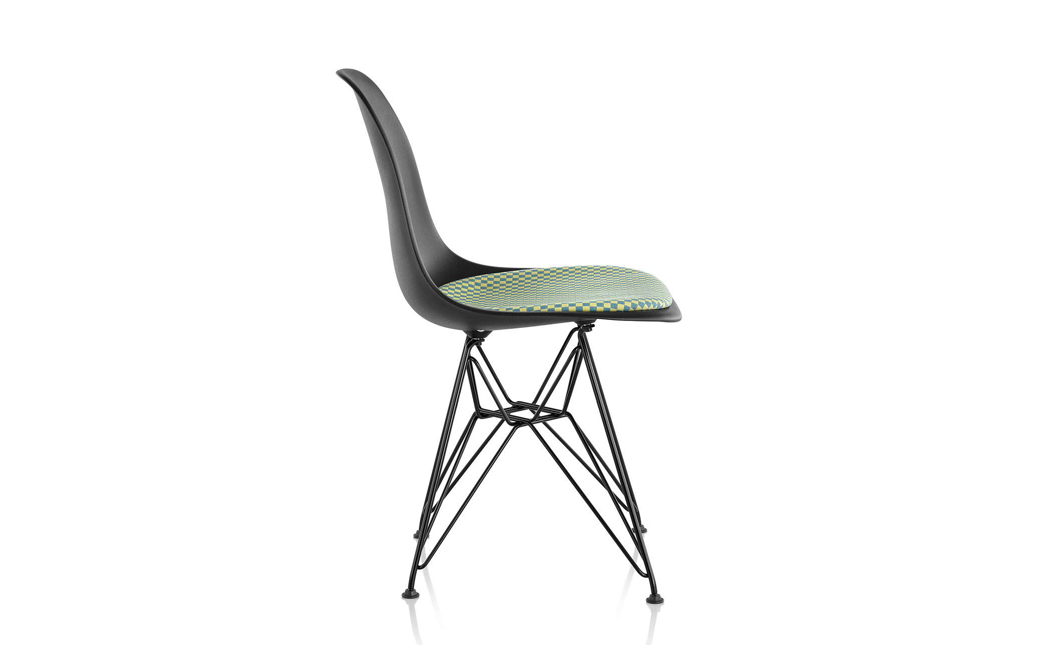 eames&reg; wire base side chair with seat pad