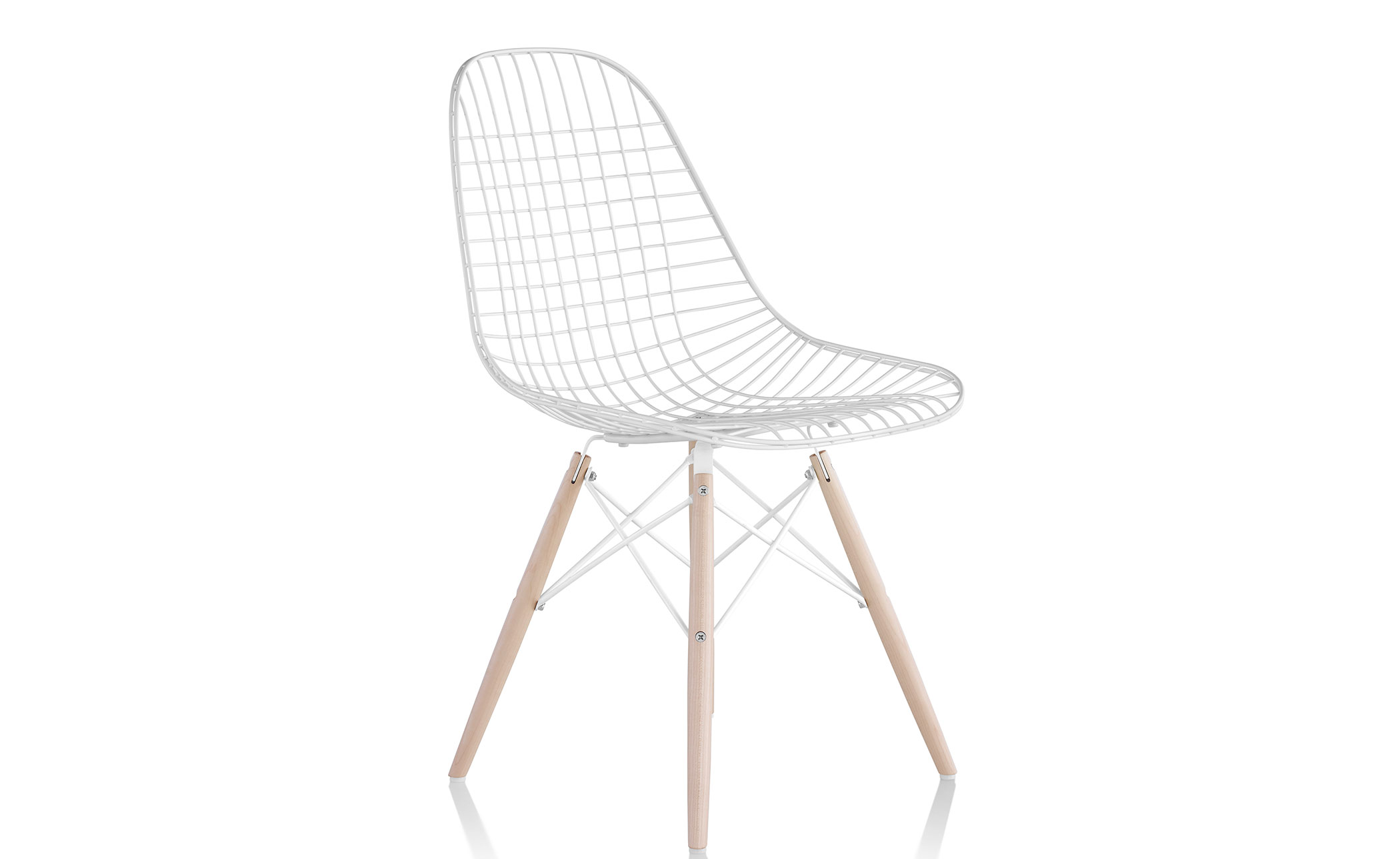 eames® wire chair with dowel base