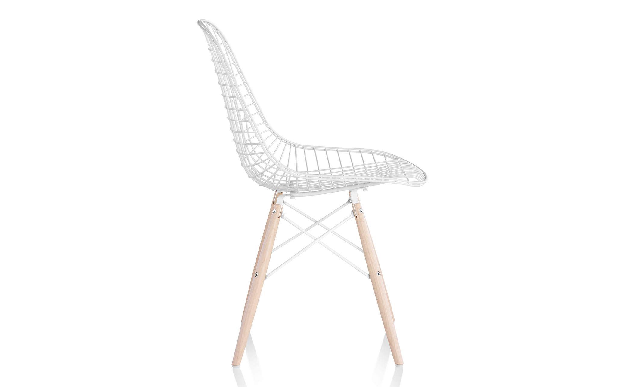 eames® wire chair with dowel base
