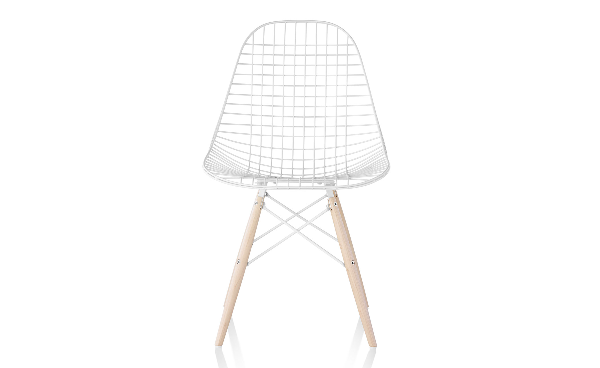eames® wire chair with dowel base