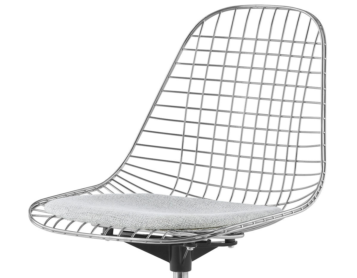 eames&reg; wire side chair with task base