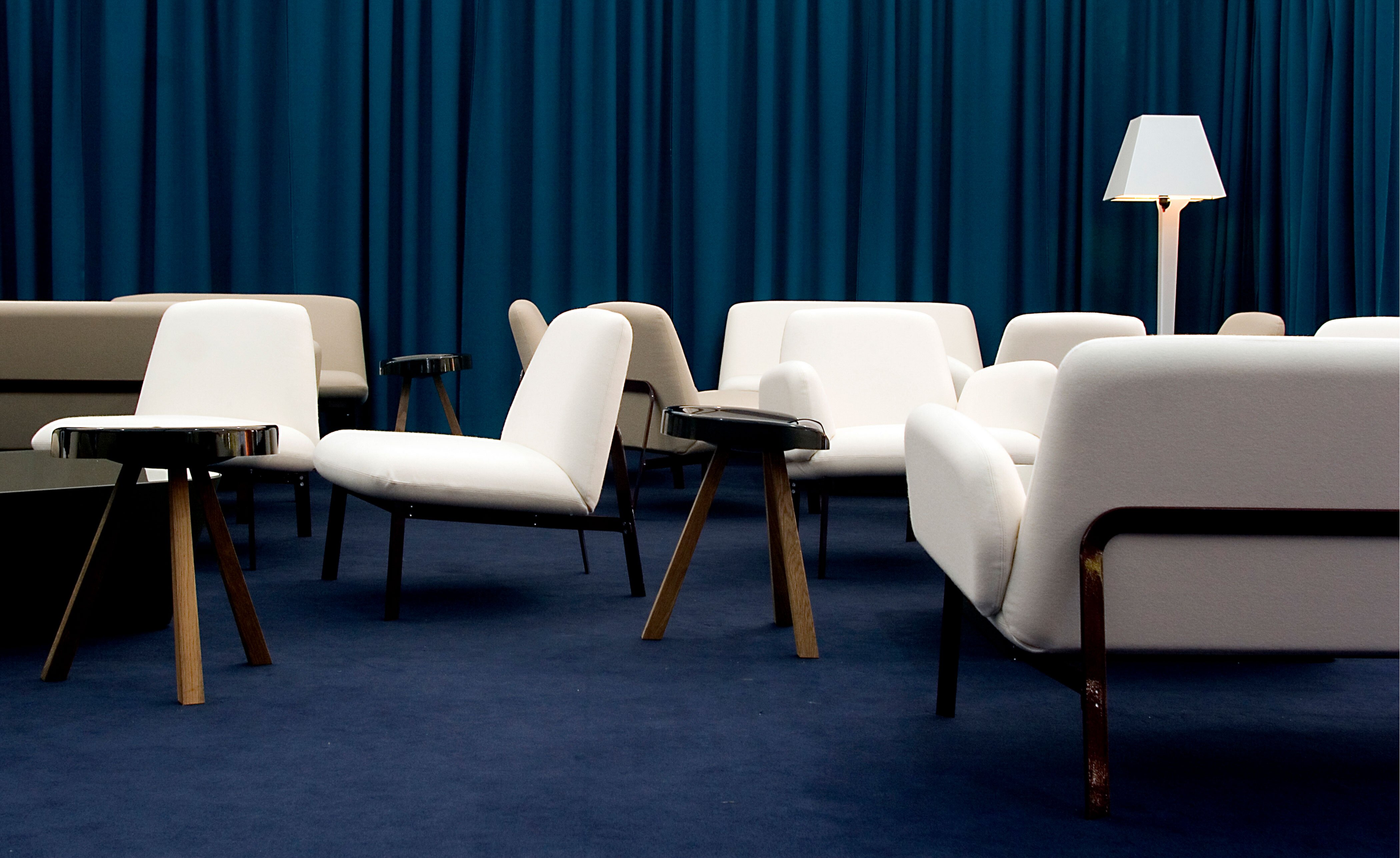 Easy Lounge with Arms