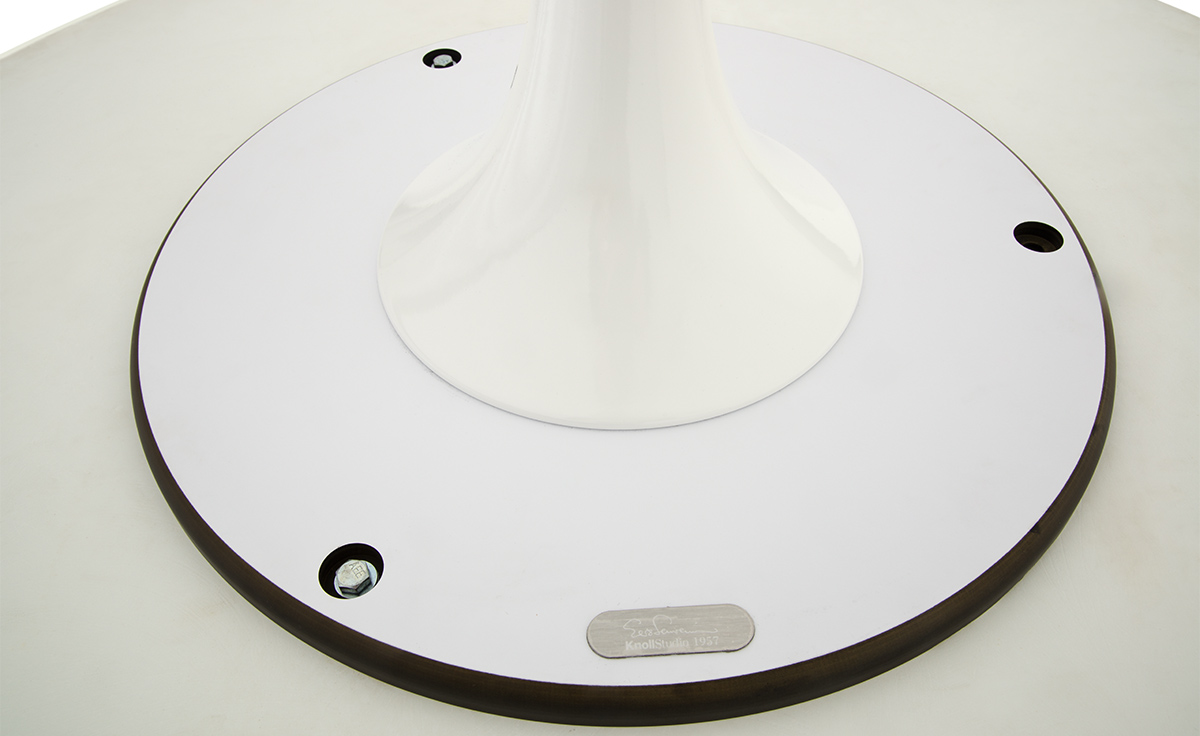 saarinen outdoor round dining table
