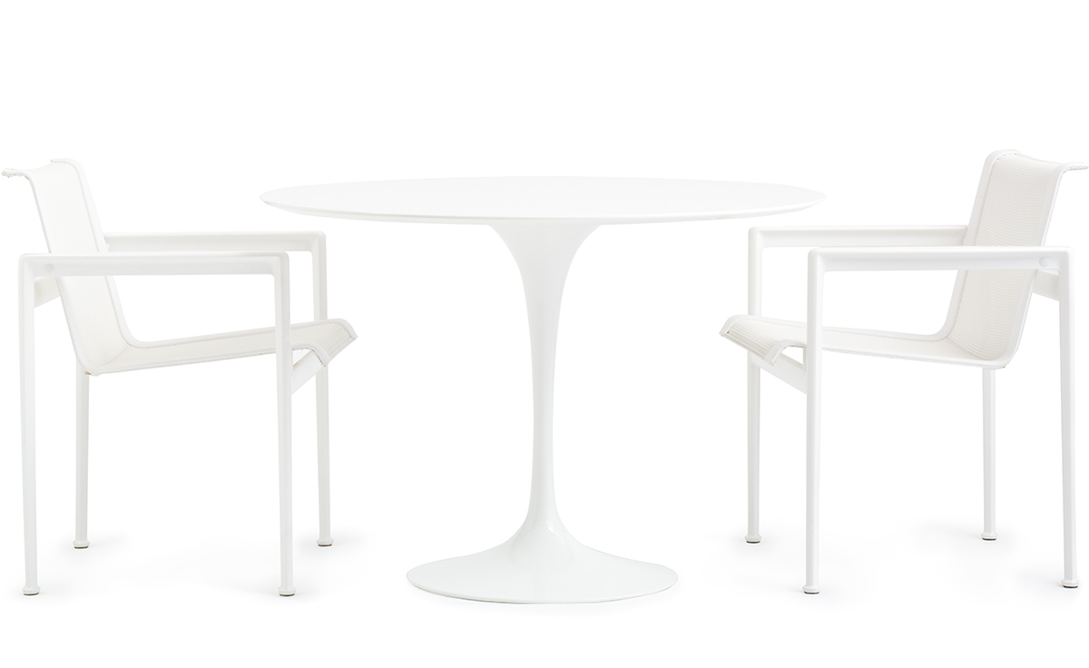 saarinen outdoor round dining table