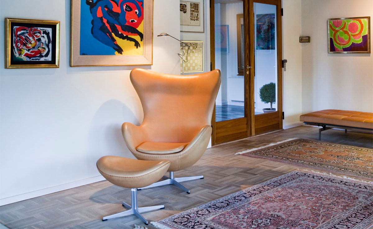 egg chair & ottoman