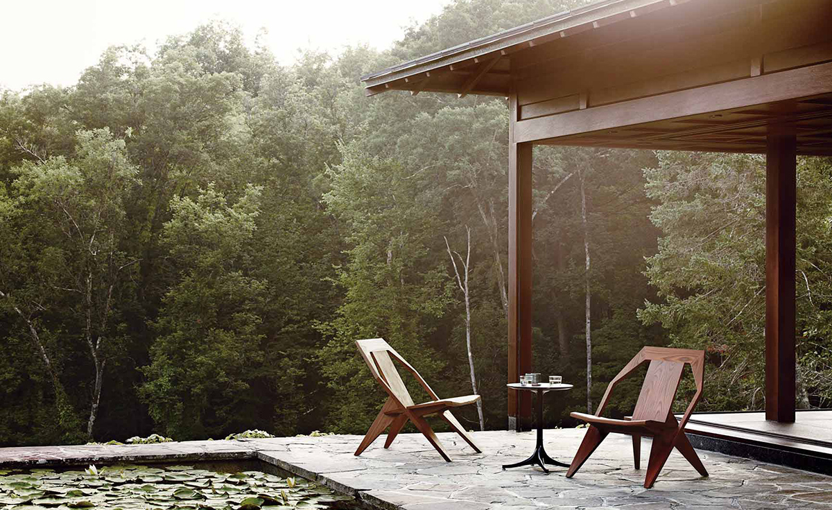 nelson pedestal table outdoor 17" dia.