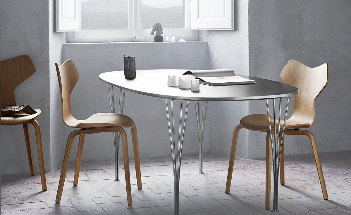 grand prix chair with wood legs