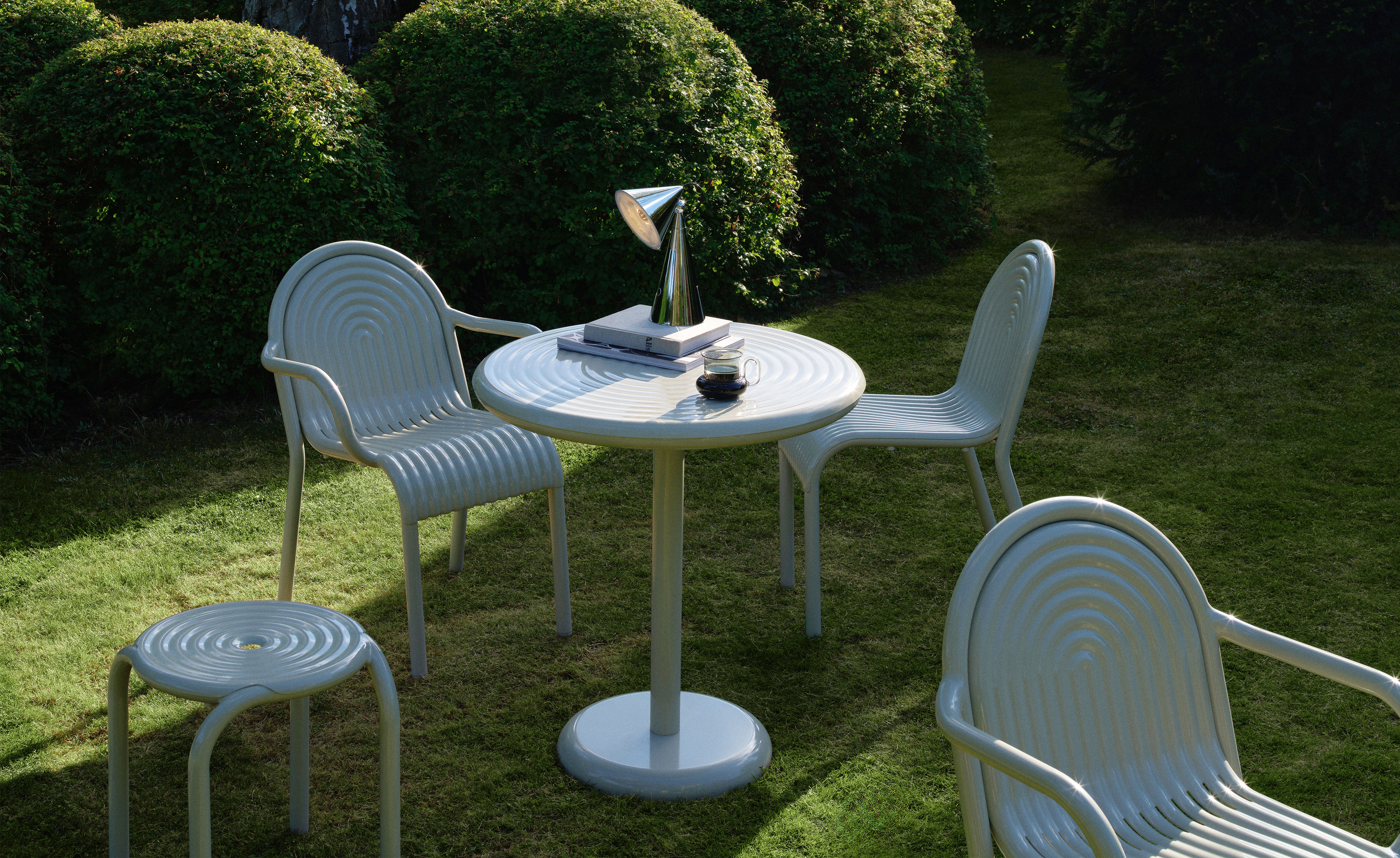 Groove Outdoor Table Round