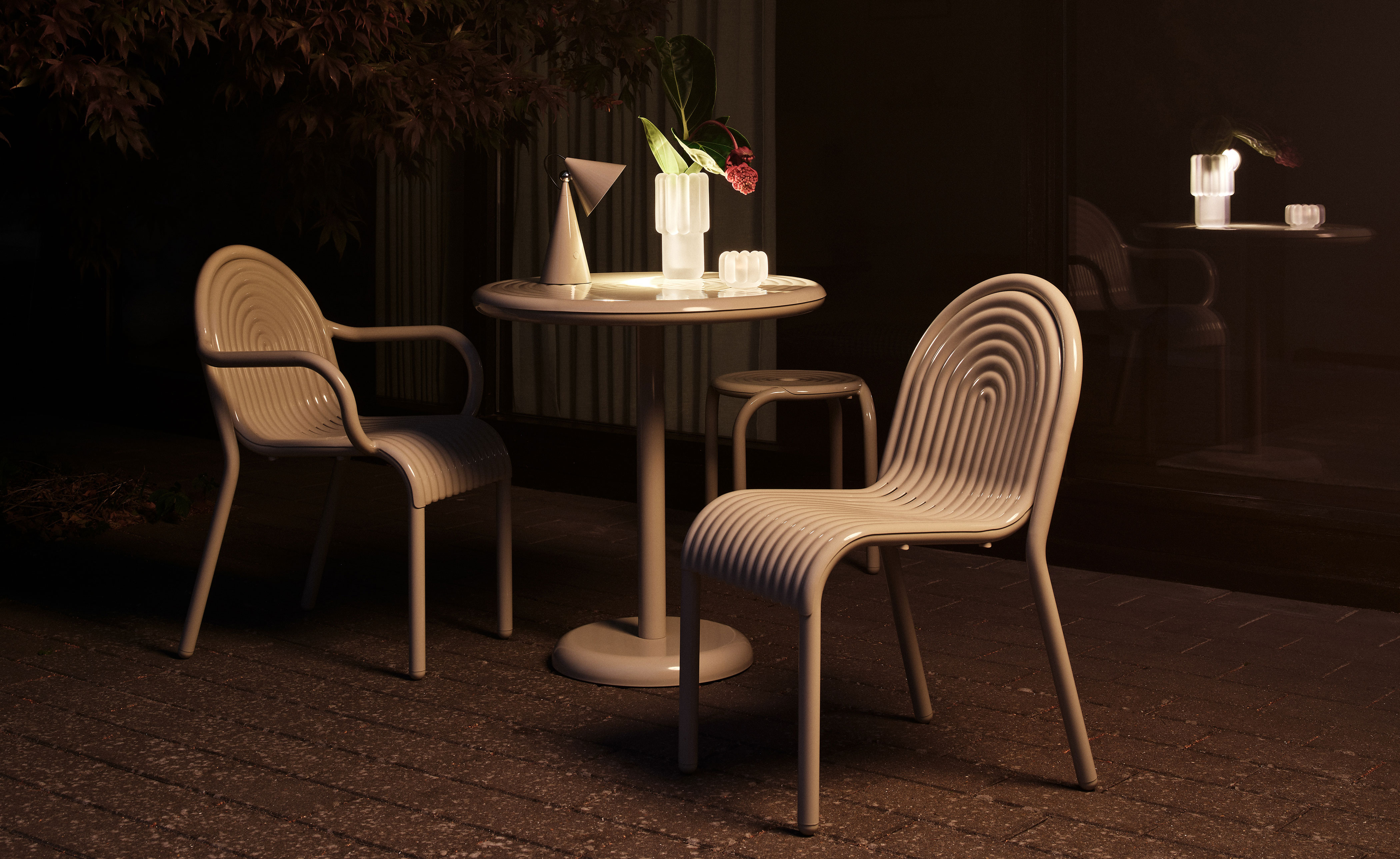 Groove Outdoor Table Round