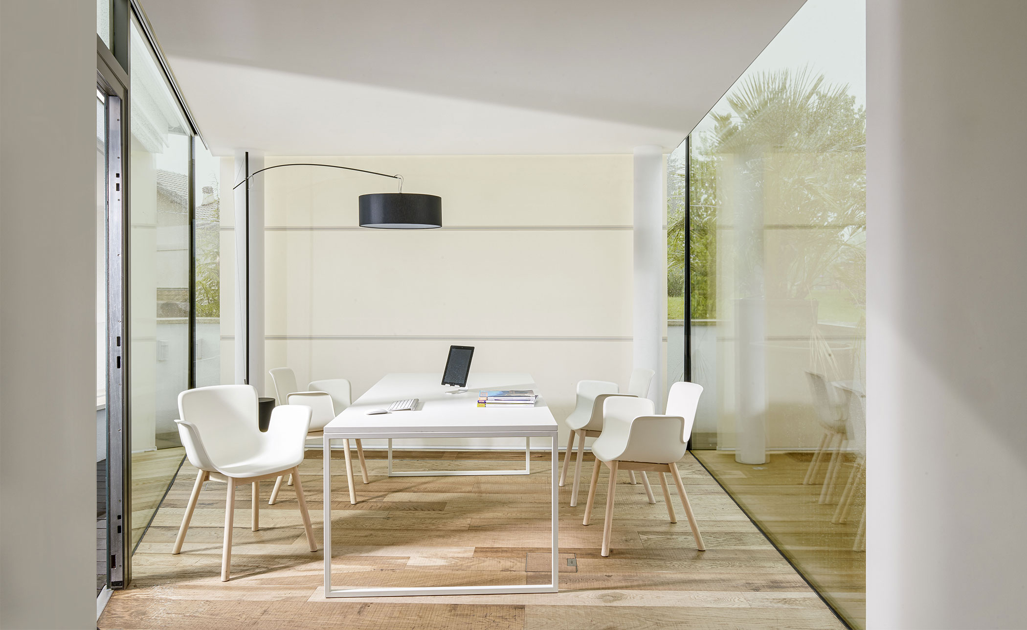 juli plastic chair with 4 leg base