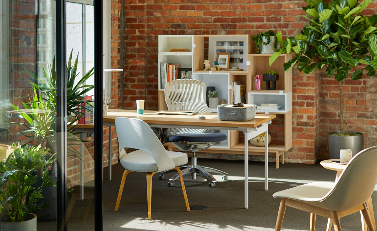 saarinen plastic back side chair with wood legs