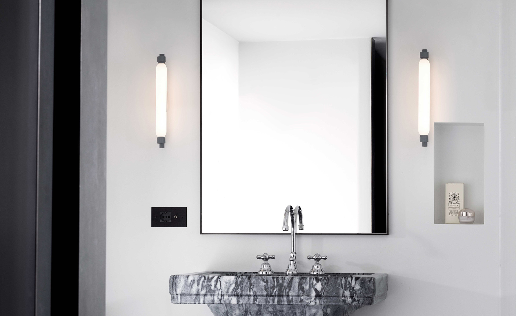 la roche wall sconce