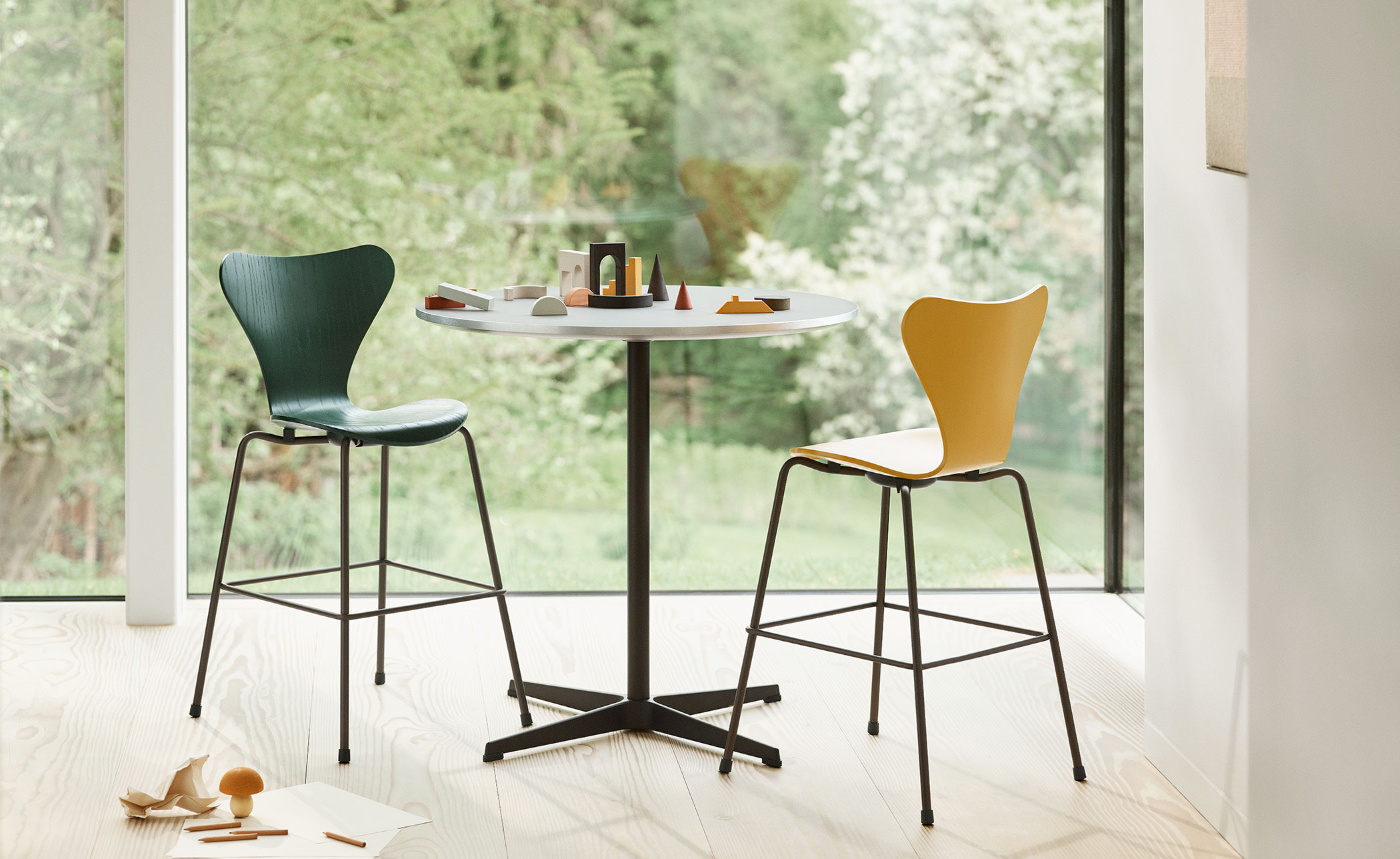 large pedestal base circular top table