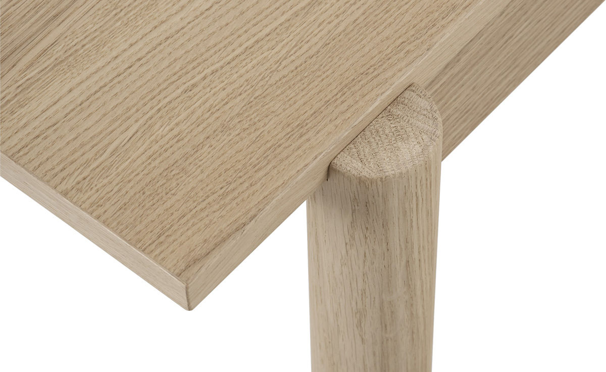 linear wood table