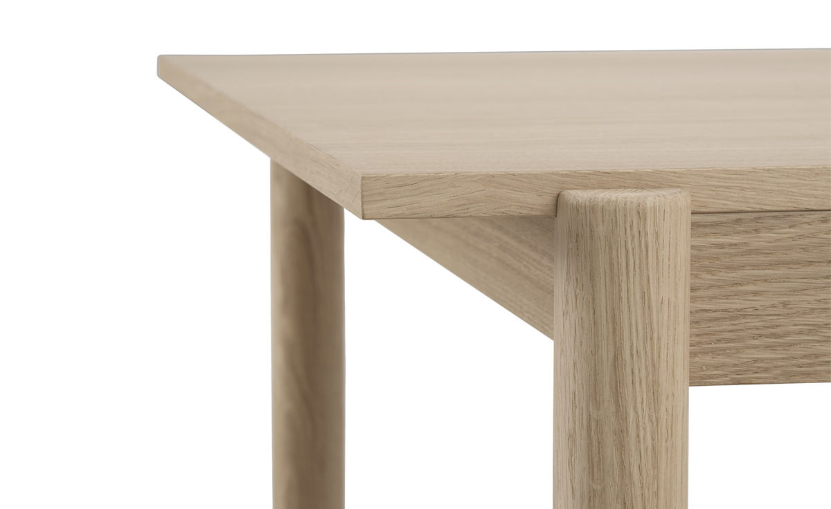 linear wood table