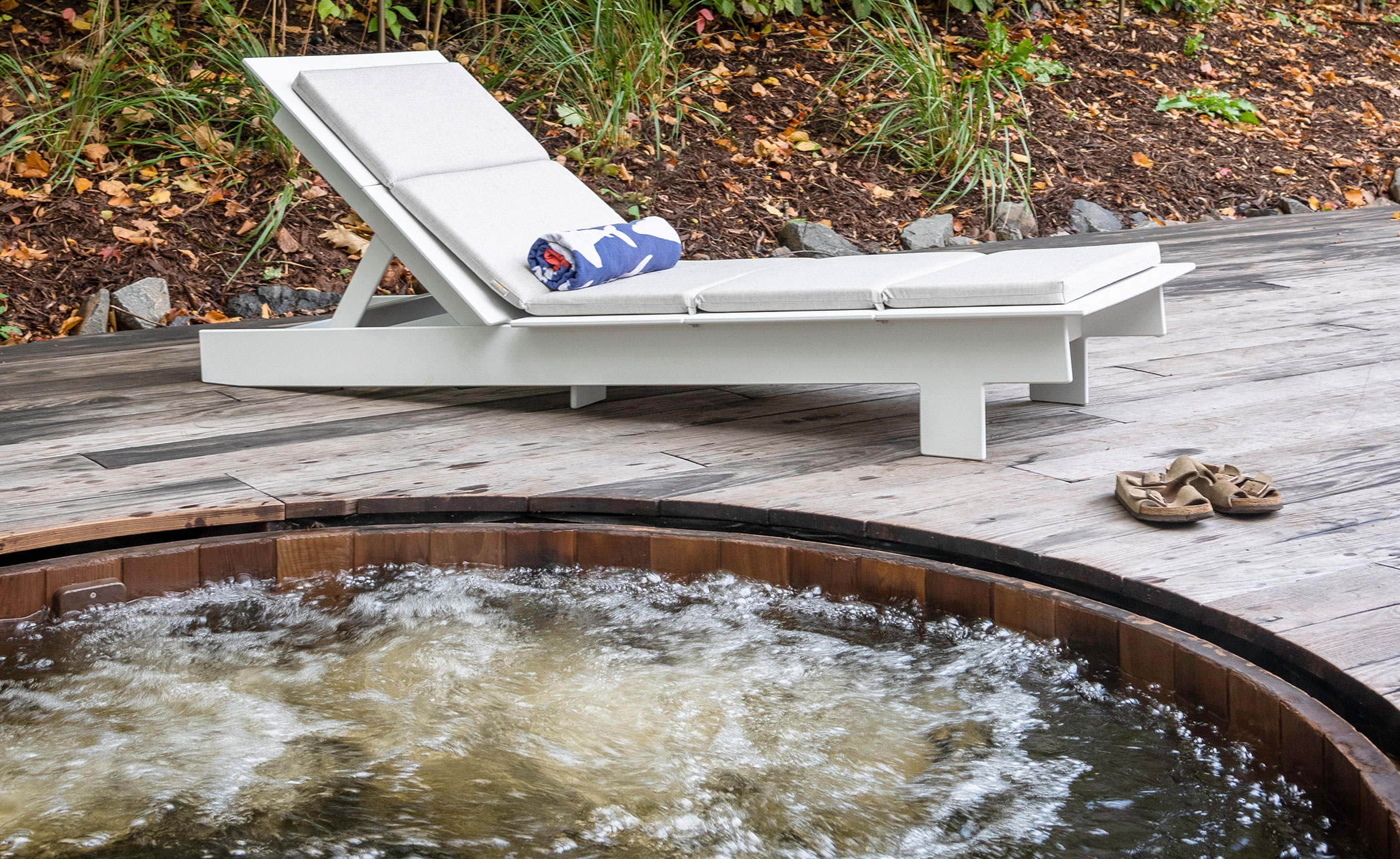 Lollygagger Chaise
