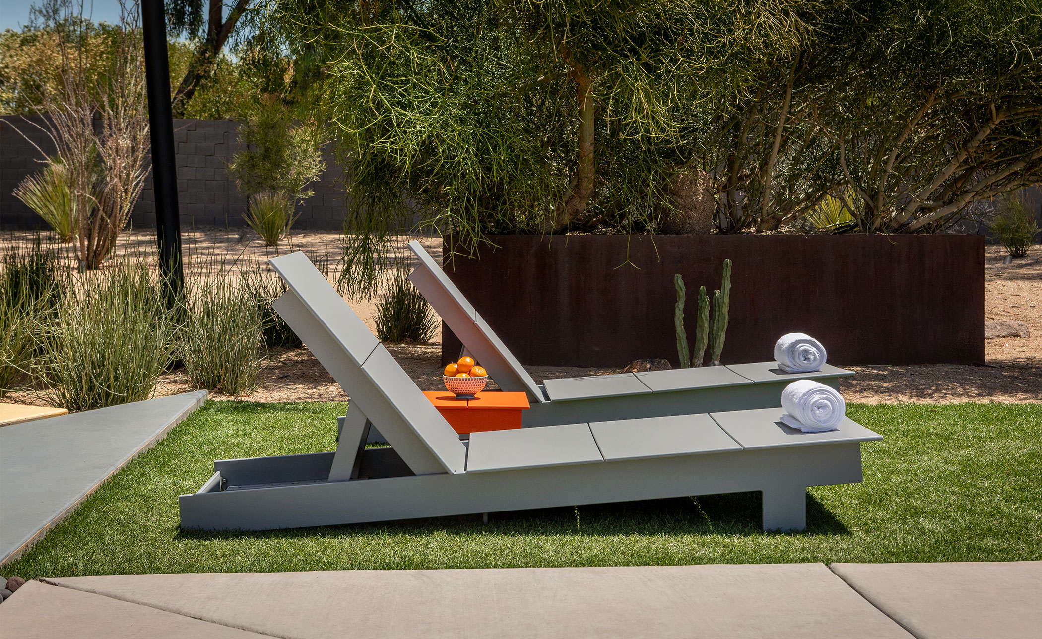 Lollygagger Chaise