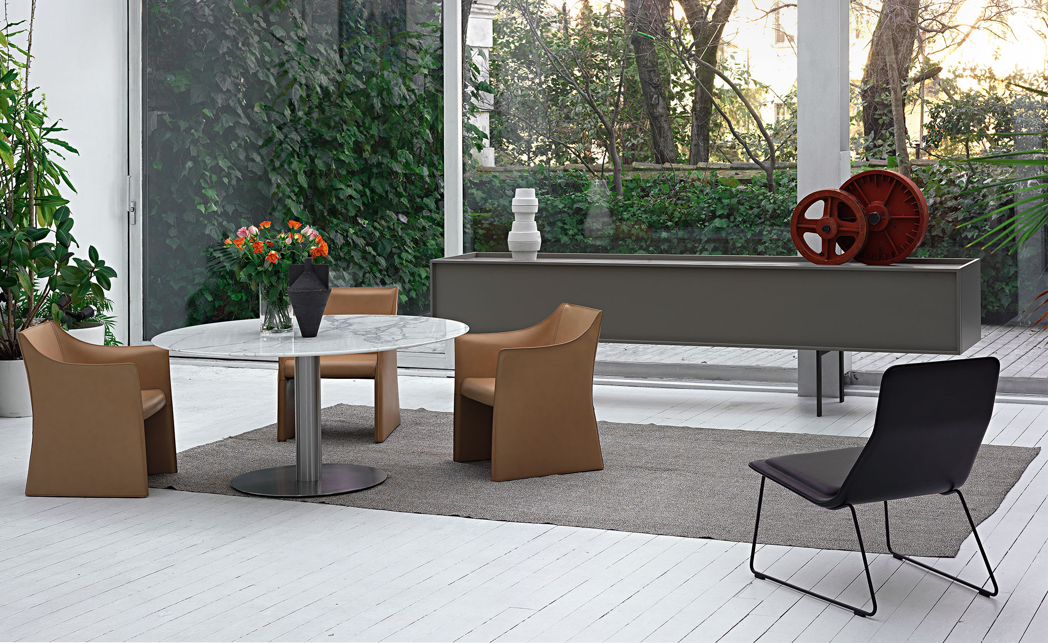 Low Pad Lounge Chair