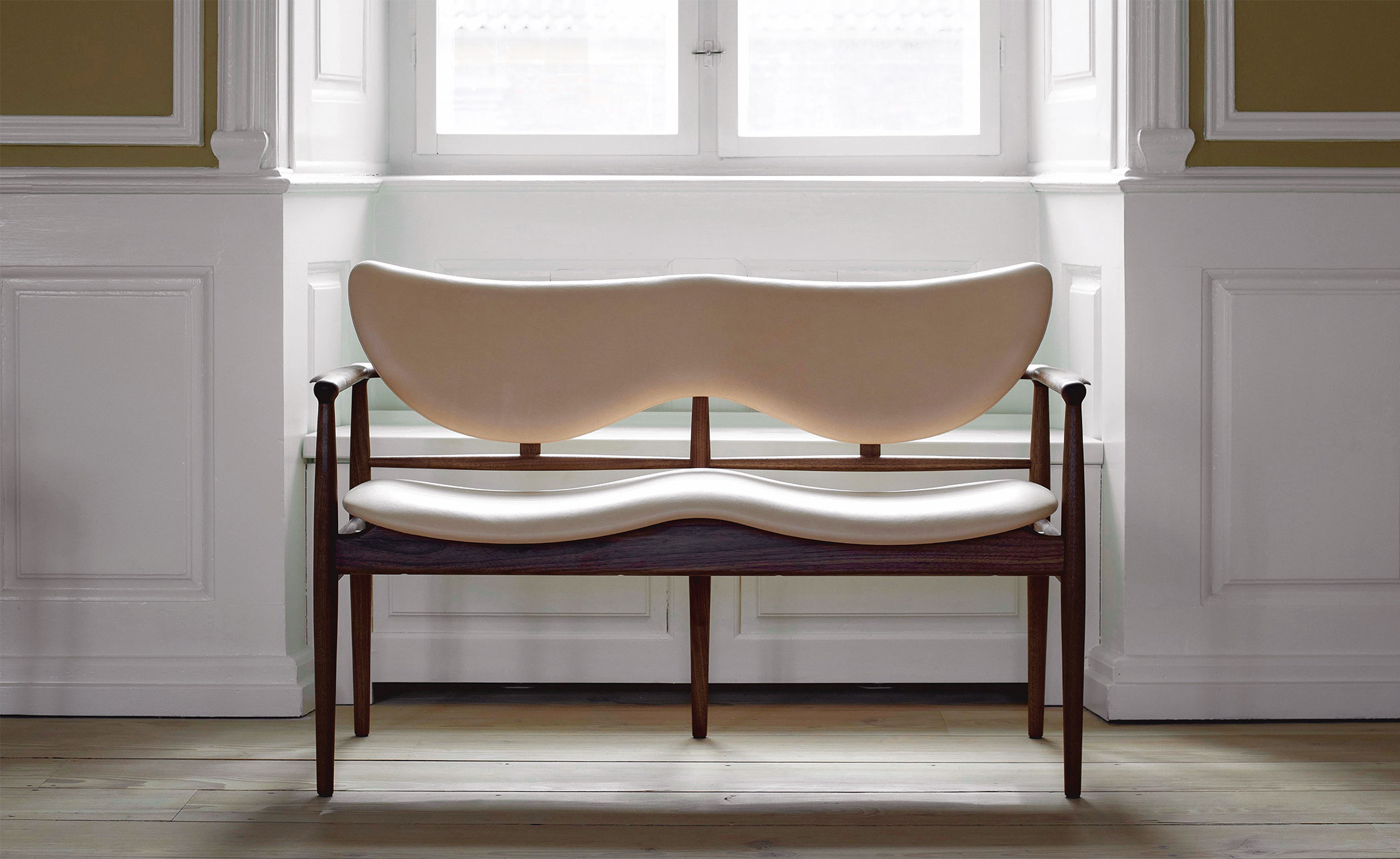 Model 48 Sofa Bench