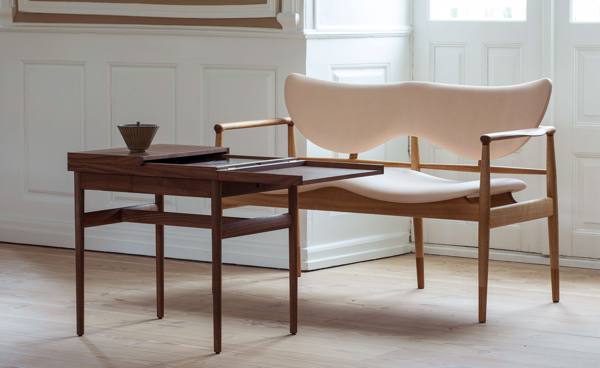 Model 48 Sofa Bench