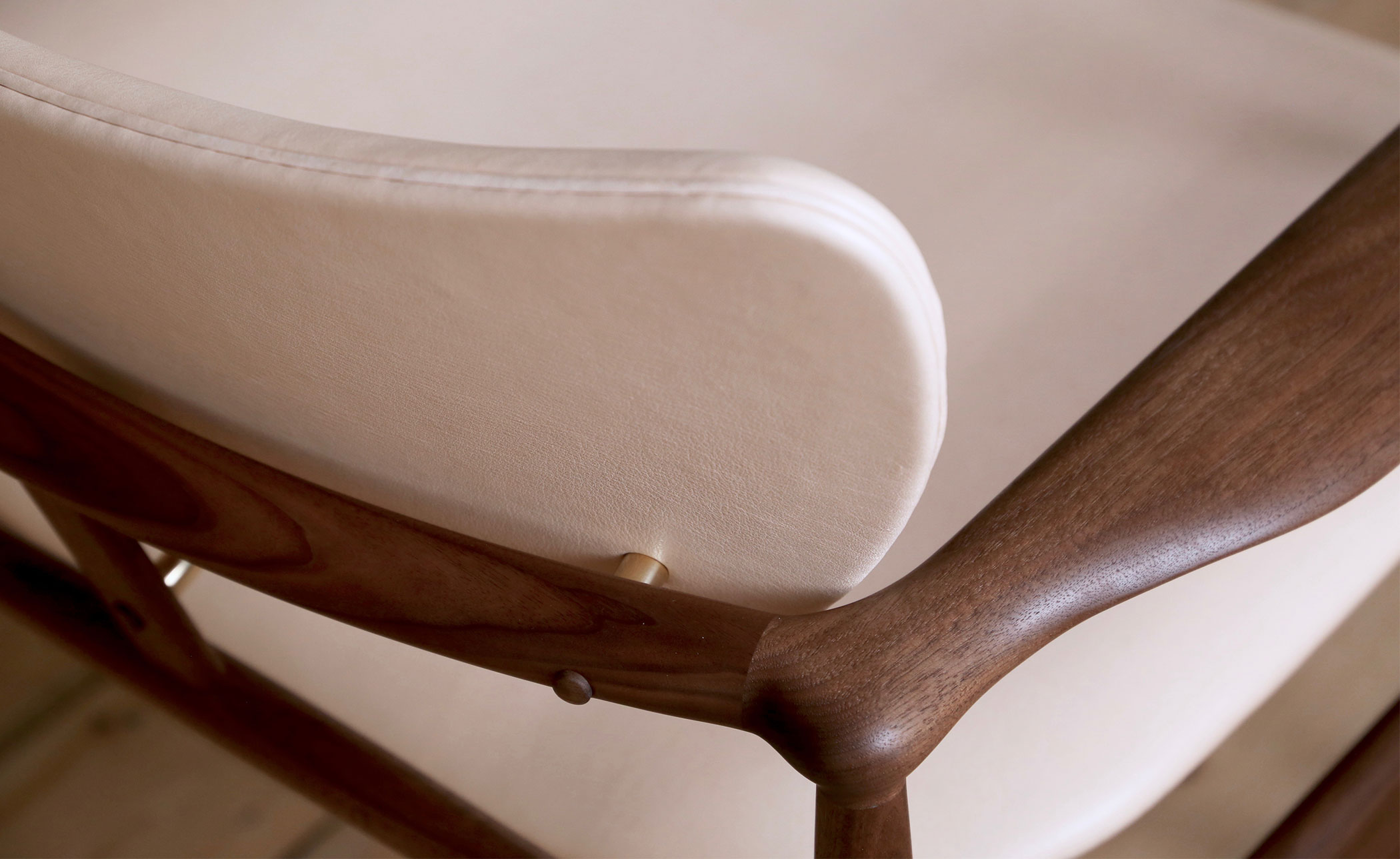 Model 48 Sofa Bench