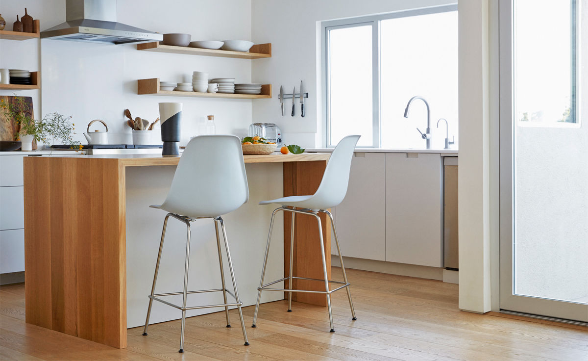 eames&reg; molded plastic stool