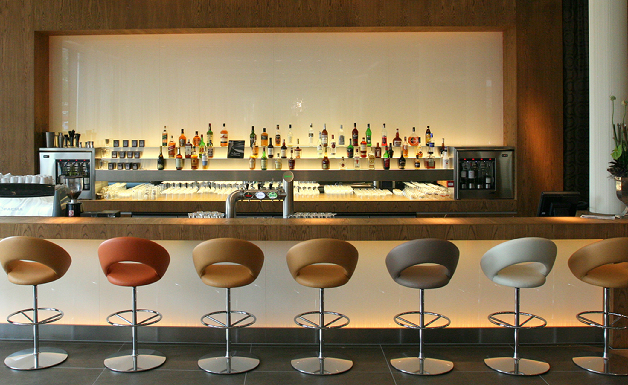 Nina Swivel Stool